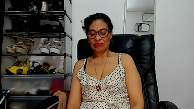 Aries_Mature Obrolan Langsung XXX