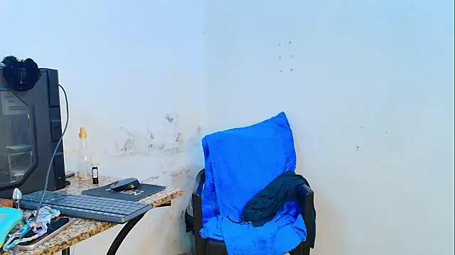 Oh_Tique Show in webcam