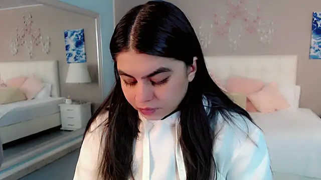 _Maddison_Ivanova_: διαδικτυακό σόου στην κάμερα