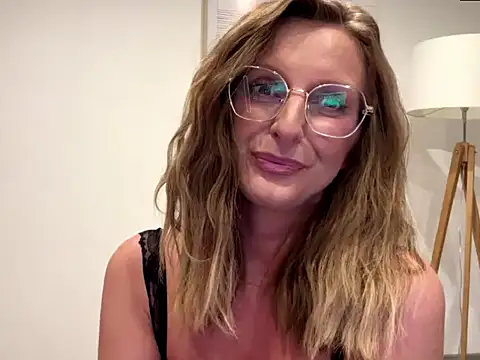 HornyJudith Live XXX-Chat