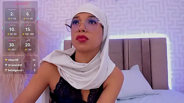 naishaa_ Show in webcam