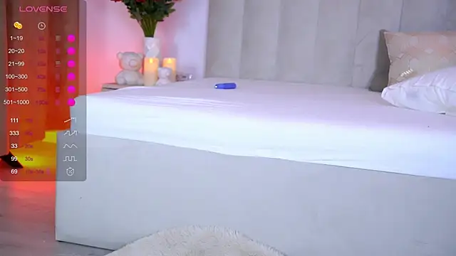 AishaSins 现场XXX聊天