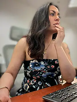 YourQueen18's Live Chat Room