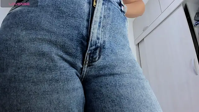 Amelia_Debora_AntonellaのライブXXXチャット