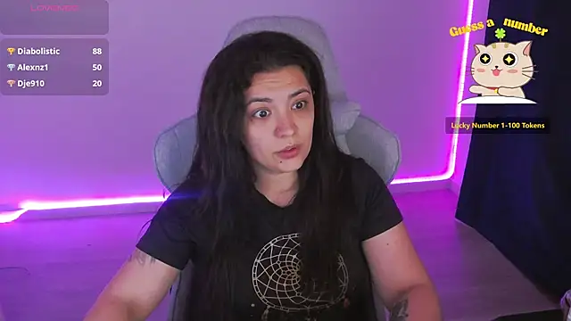 LuciaLocaのライブXXXチャット