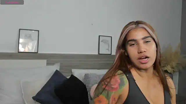 ZarahFoxxのライブXXXチャット