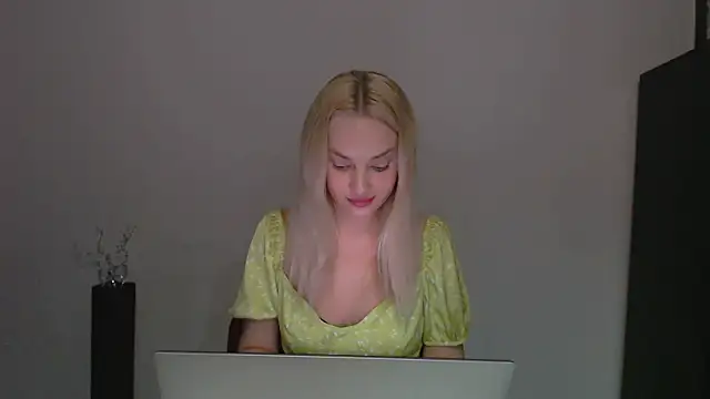 Lia_noo_regretsのライブXXXチャット