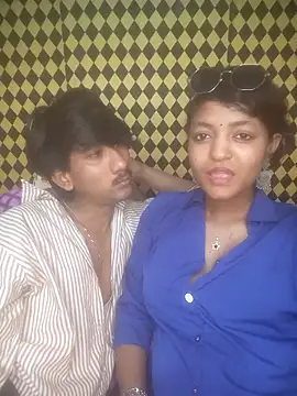 แชท XXX สดของ Freakingromance