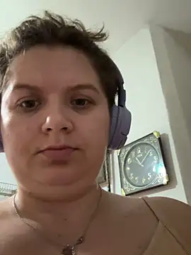 Nenssy555 – Naživo XXX chat