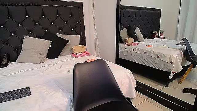 SabrinaVantress Adlı Modelin Canlı XXX Sohbeti