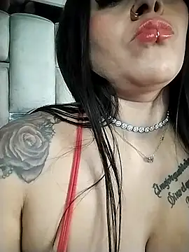 Chat +18 de chelaqueen_ ao vivo