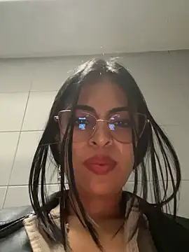 Astrid-- 在線直播表演