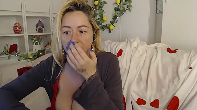 _karolynesyera_ Adlı Modelin Canlı XXX Sohbeti