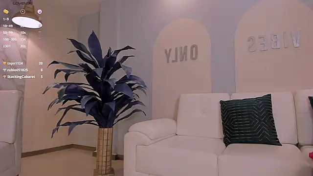 Chat +18 de IsabelBornner ao vivo