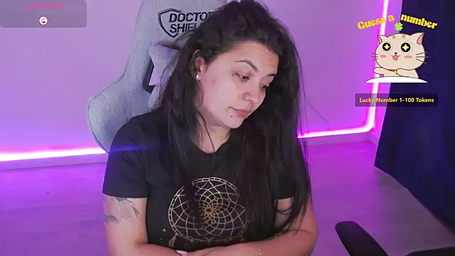 LuciaLocaのライブXXXチャット