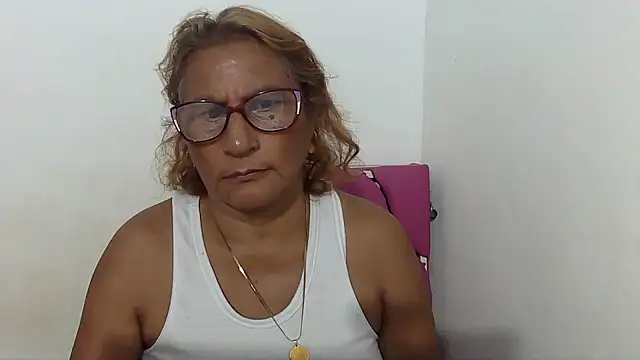 XXX chat uživo modela charrysexy1