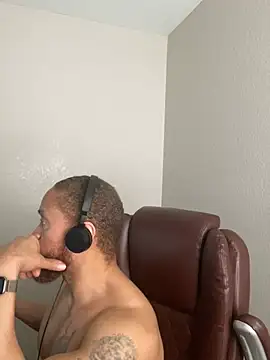 Fathero1time: διαδικτυακό σόου στην κάμερα