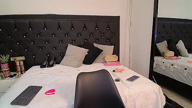 SabrinaVantress' Webcam Show