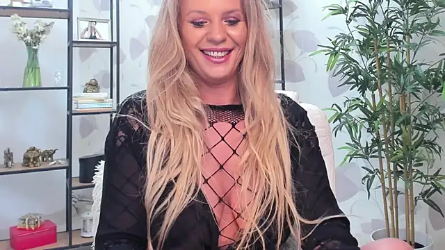 Smileyelyourgf Chat XXX live