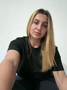 NicolePlay élő XXX-chatje