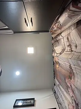 Mellyj053 – Naživo XXX chat