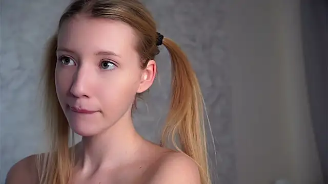 SunnivaCovil's Live Chat Room