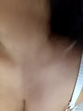 ROUSSE_SINCLAIR Adlı Modelin Canlı XXX Sohbeti