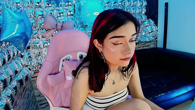 lala_cherry élő XXX-chatje