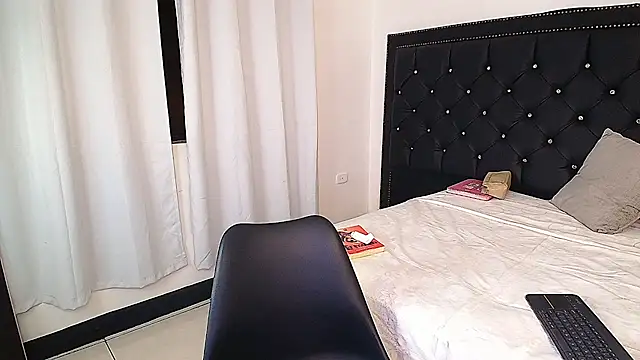 Chat +18 de SabrinaVantress ao vivo