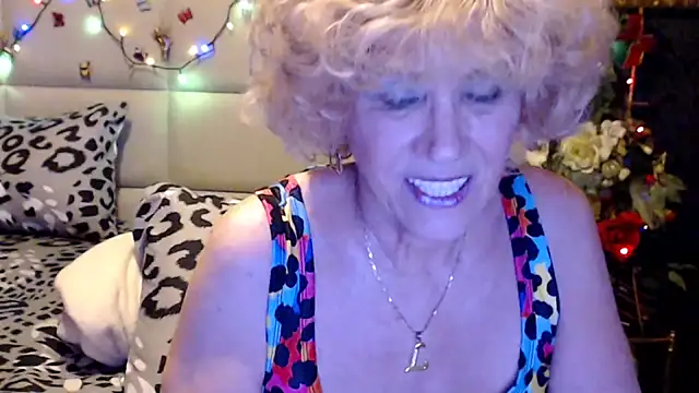 HappyWomanOn Webcamshow