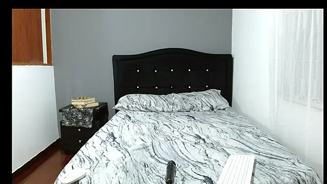 Emilia_1995 – Naživo XXX chat