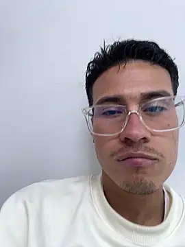 Show modela TavoHot_ na web-kameri