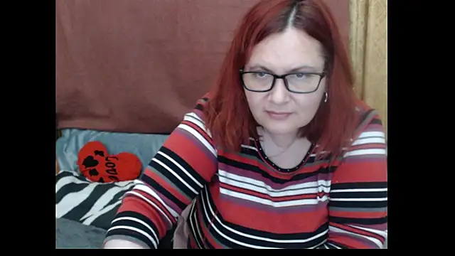 PlayfullMature élő XXX-chatje