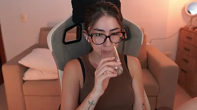 แชท XXX สดของ anyacutex