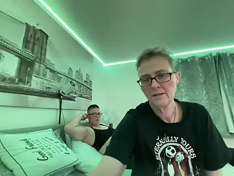 Curvy-Jinx: απευθείας συνομιλία ΧΧΧ