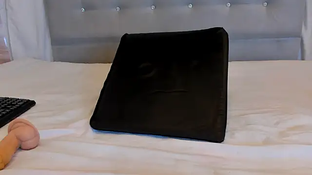 nymphomanyan Live XXX chat