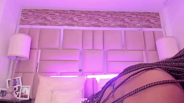 แชท XXX สดของ ShaniaBrownn