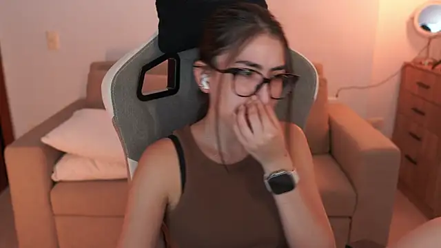 دردشة anyacutex الجنسية المباشرة