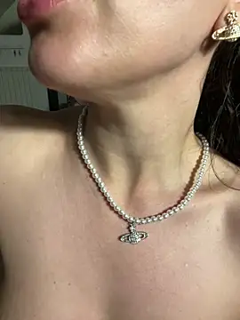 Chat XXX en directo de JolieBee