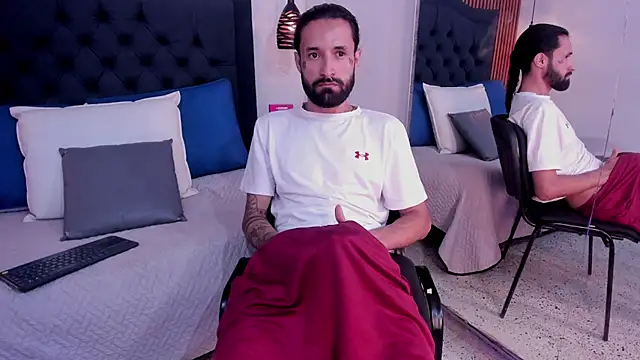 Hisoka_011 Webcam show