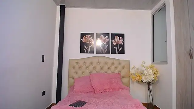 pinky_f00x Chat XXX in diretta