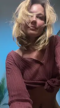 WhereisAlice live XXX chat