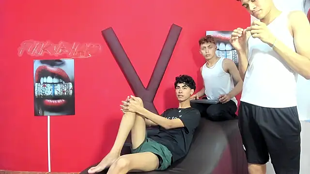 AVENGER_BOYS2026のライブXXXチャット