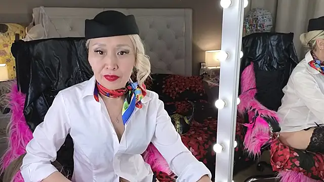 RoxalanaStar Adlı Modelin Canlı XXX Sohbeti