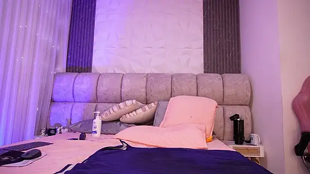 rousse_coup élő XXX-chatje