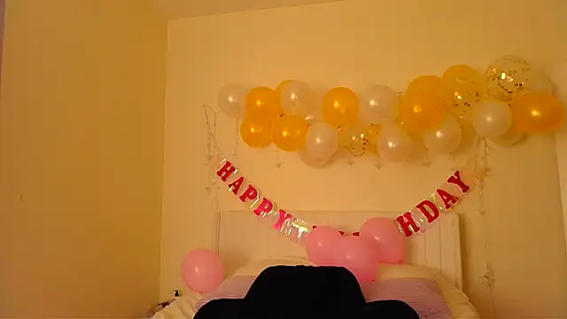 switchykitty Show in webcam