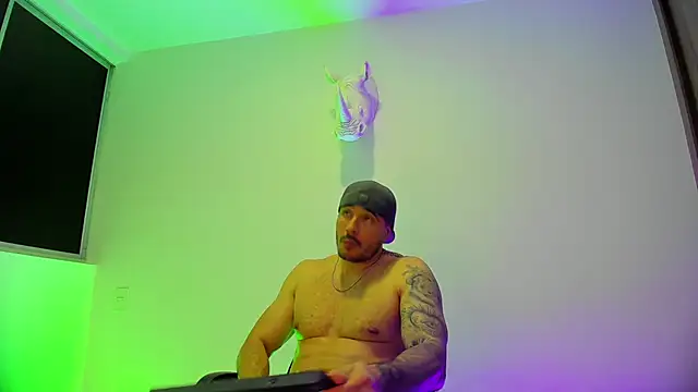 Dagoti élő XXX-chatje