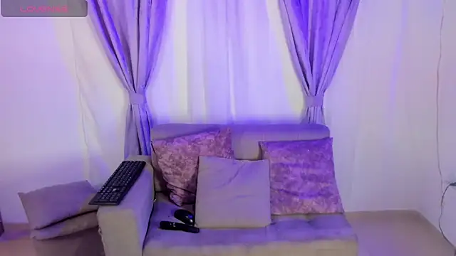 MiaYMollyのライブXXXチャット