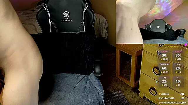 MasterForgedRayy élő XXX-chatje