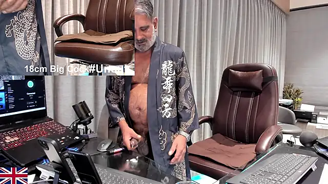 OnlineBossUK 即時 XXX 聊天